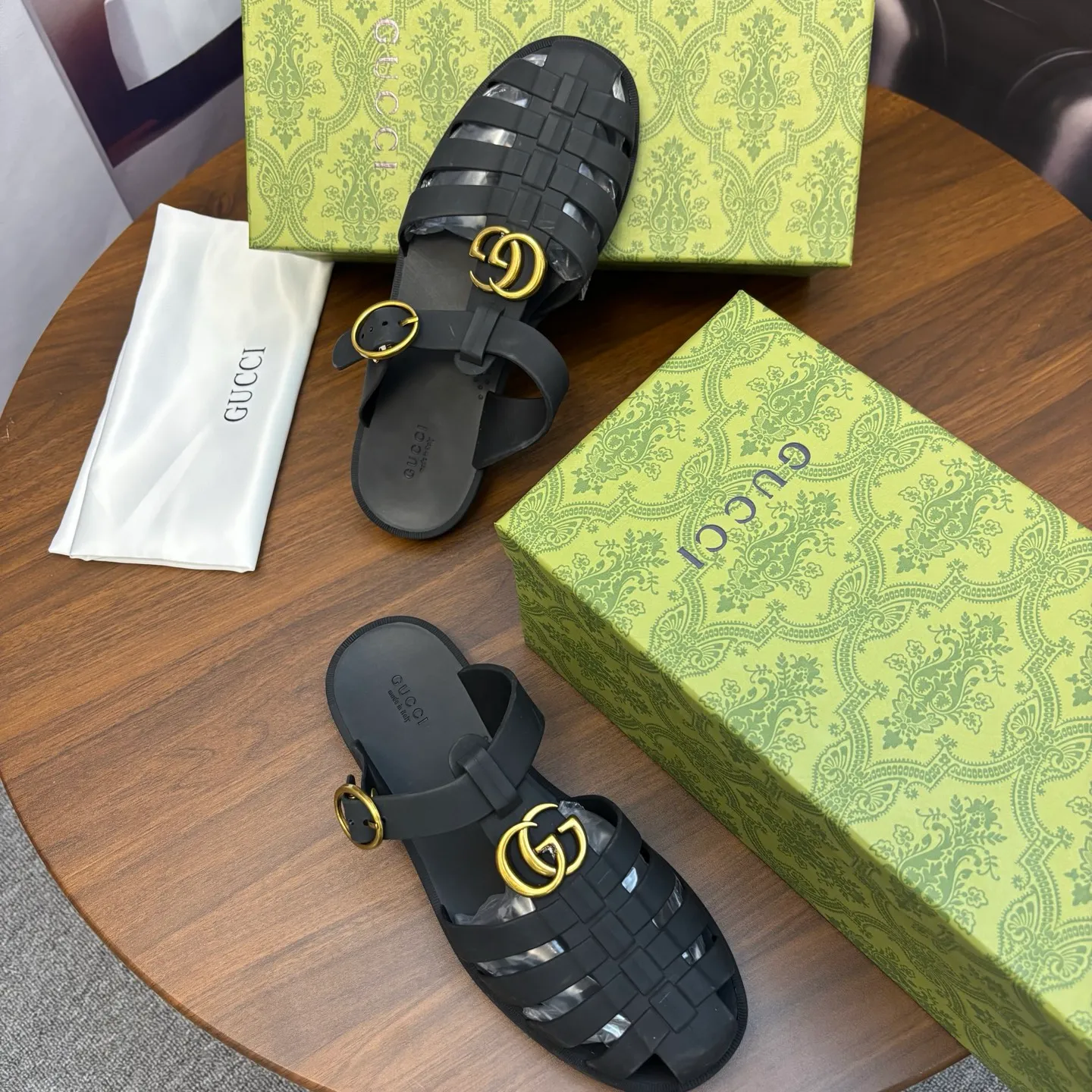 Men's shoes 260💰 [Gucci] Counter quality, top-quality original goods, real photos! Original TPU material, fine workmanship, comfortable; genuine 1:1 replica Size: 38 ~ 46